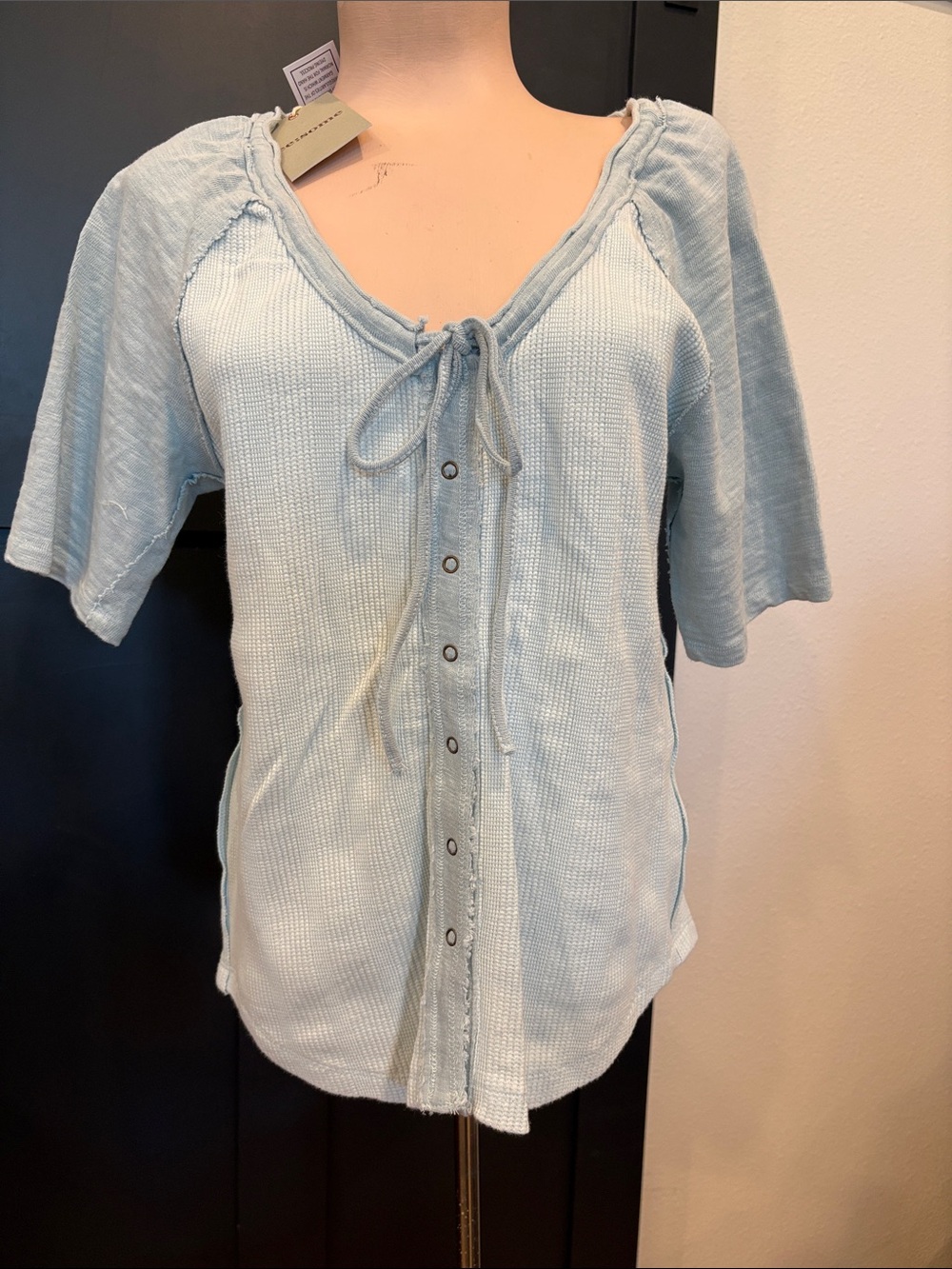 633. ee:some Light Blue Short Sleeve snap Front Women's Top
